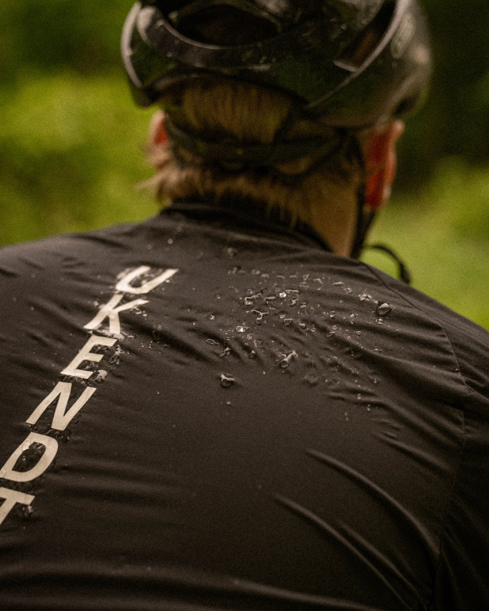 Stays dry for at least 4 hours